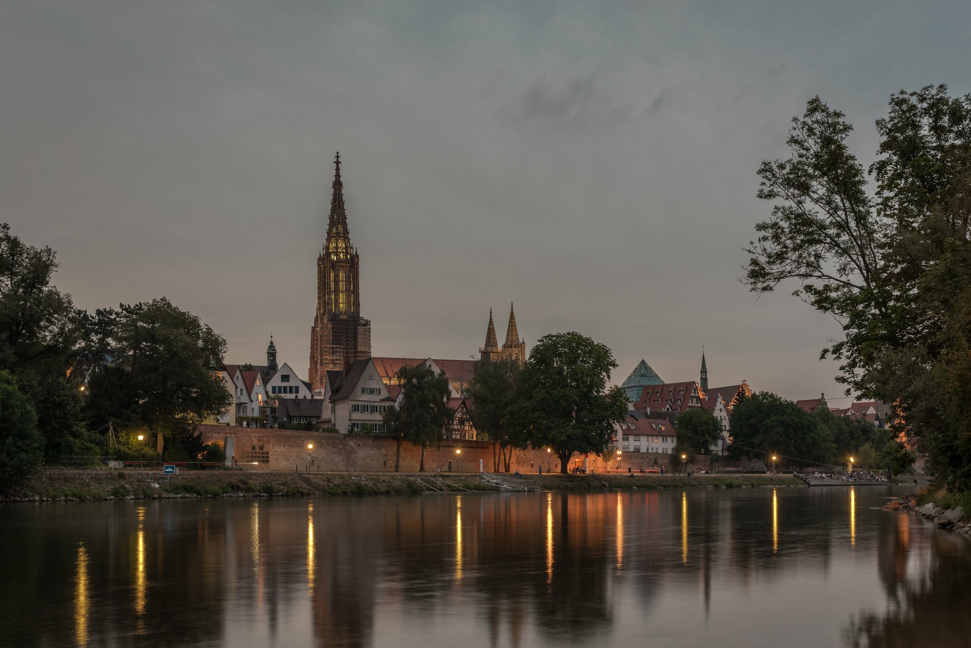 Ulmer Münster und Donau-Skyline bei Abendstimmung — Ulm aus der Region Donau-Iller, Foto: Heino Klinnert, Ulm